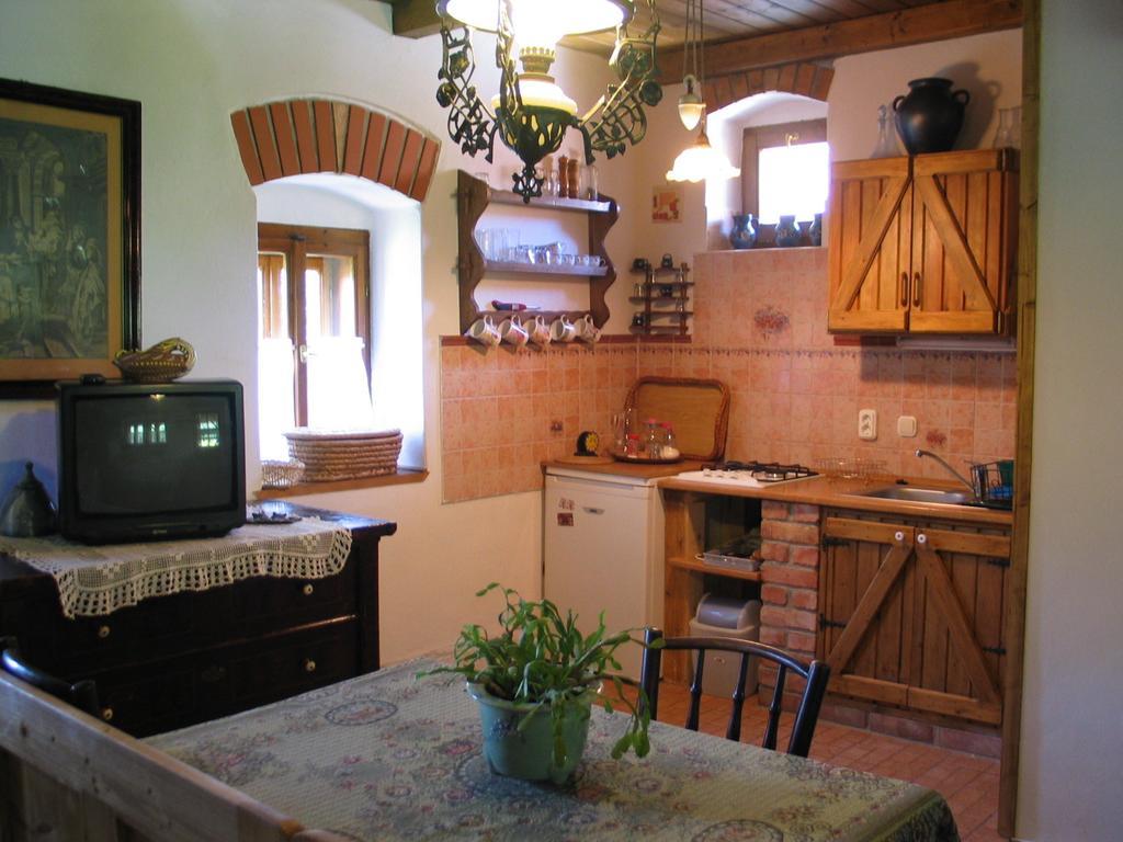 Acs Kuria Hotel Bodony Екстериор снимка